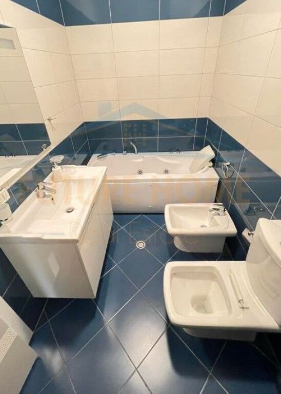 Qera, Apartament 2+1+2, Unaza e Re, Tiranë.