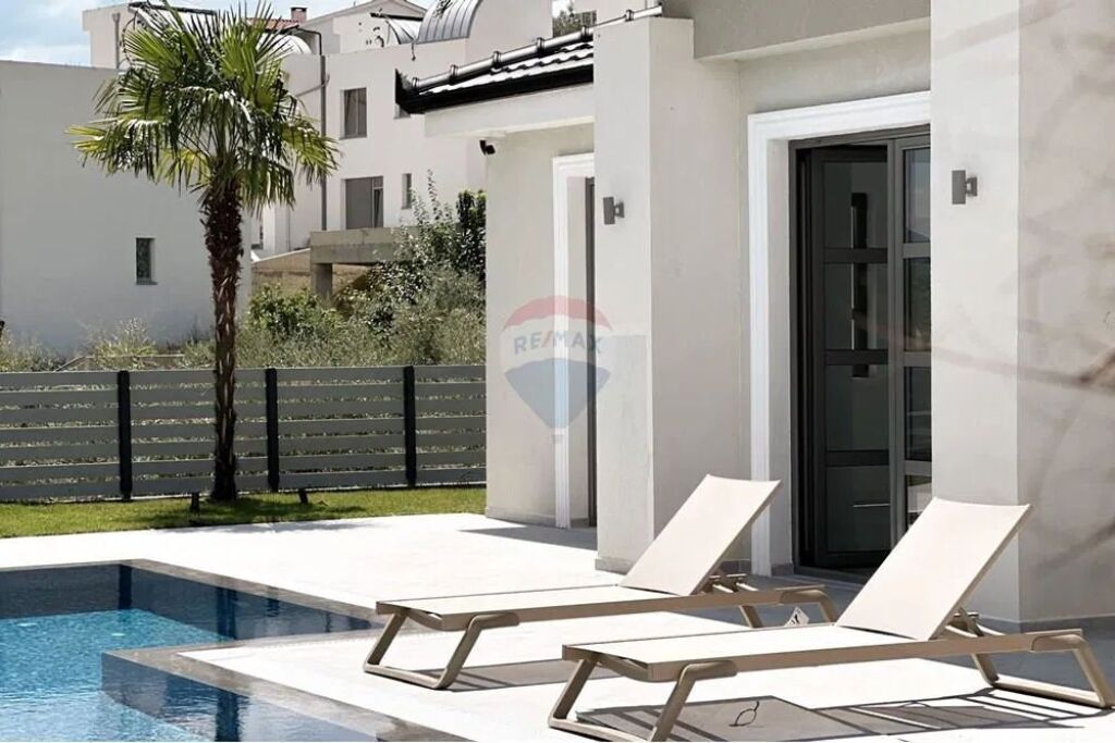 Vilë - Për Shitje - Rruga e Vilave, Tiranë(ID: 530191025-270)