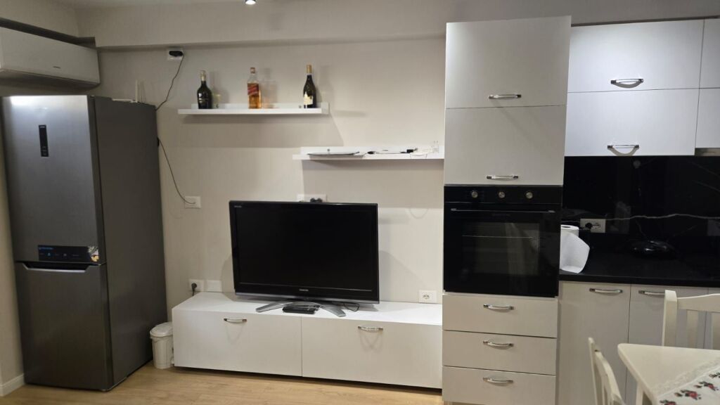 Tirane, affittasi appartamento 2+1, 52 m² 600 € (misto mame) .