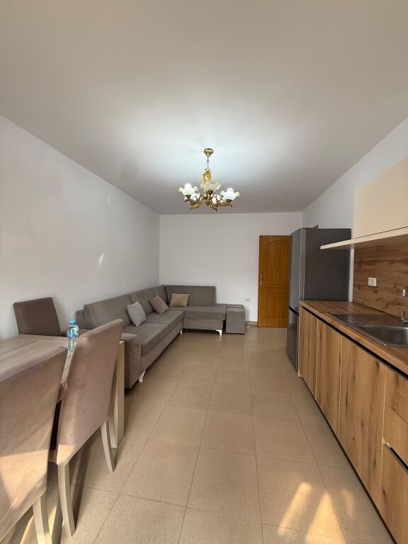 🏠IN AFFITTO Appartamento 2+1 📍Vasil Shanto 🏷️Prezzo: 65.000 Leke/mese