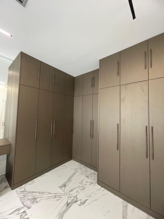 Apartment 2+1, Paris Commune!