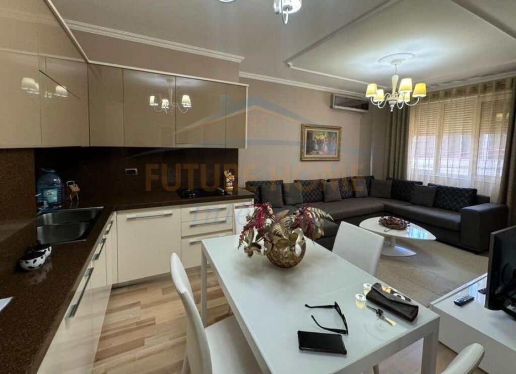 Affitto, Appartamento 2+1, Ex Mercato Elettrico, Tirana.