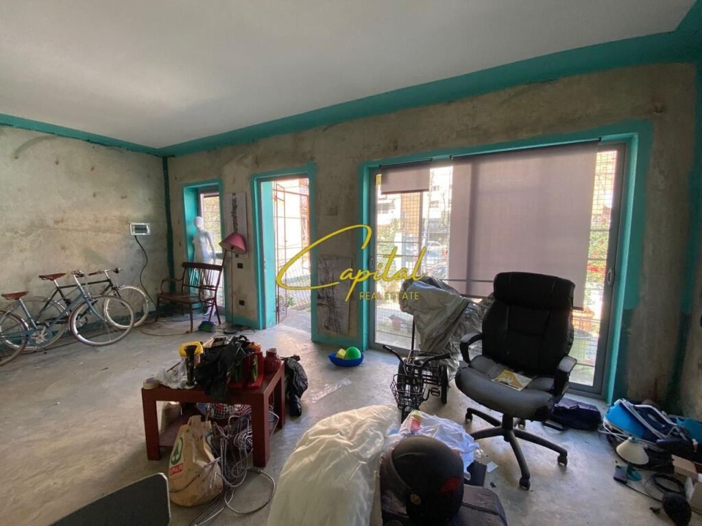 AMBIENTE COMMERCIALE IN AFFITTO 180 M2 EX BLOCCO 1.500 EURO