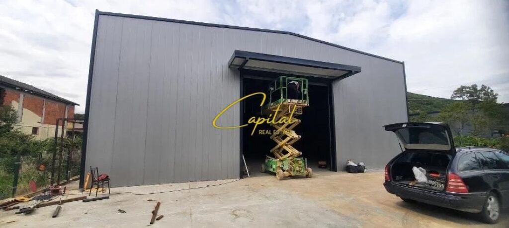 KAPANON ME QIRA 650 M2 RRUGA E ARBRIT 2000 EURO