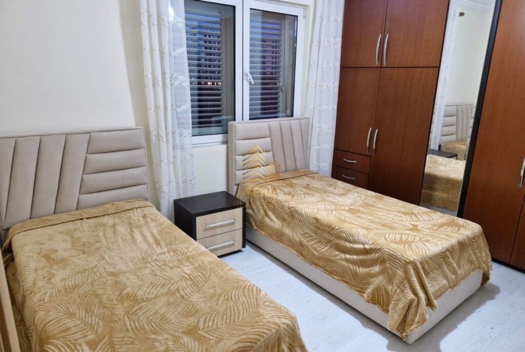 Shitet, Apartament 3+1+2+Blk, Porcelan, 219,000 Euro