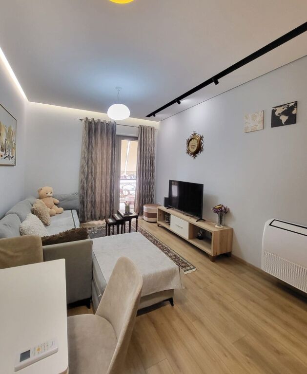 📌 Jepet me Qira Apartament Super 1+1 Kompleksi Delijorgji