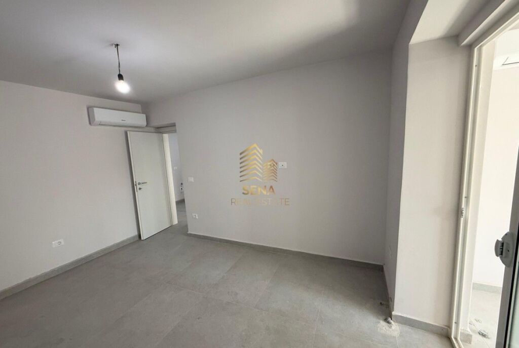 Qira, Ambient Biznesi, përballë Maternitetit të Ri, 1300 Euro/muaj Neto