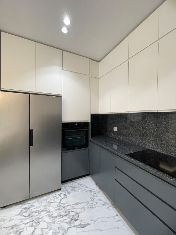 2+1 apartment for rent at Komuna e Parisit!