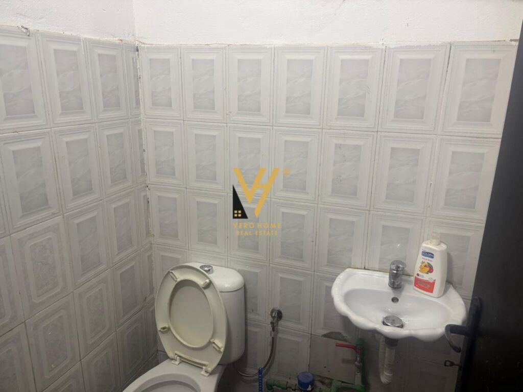 LOCALE COMMERCIALE DI 70 M2 IN AFFITTO PRESSO IL COMUNE DI PARIGI 600 EURO