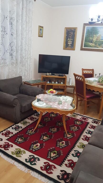 Apartament 1+1 me qera i mobiluar ne Ali Dem tek Bar Kritea