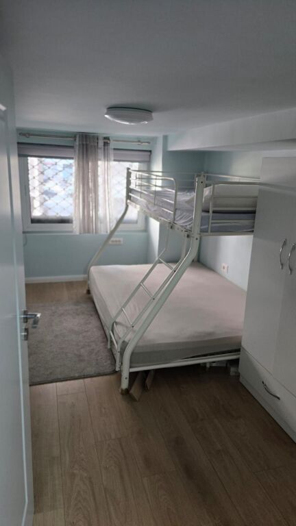 Tirane, affittasi appartamento 2+1, 52 m² 600 € (misto mame) .