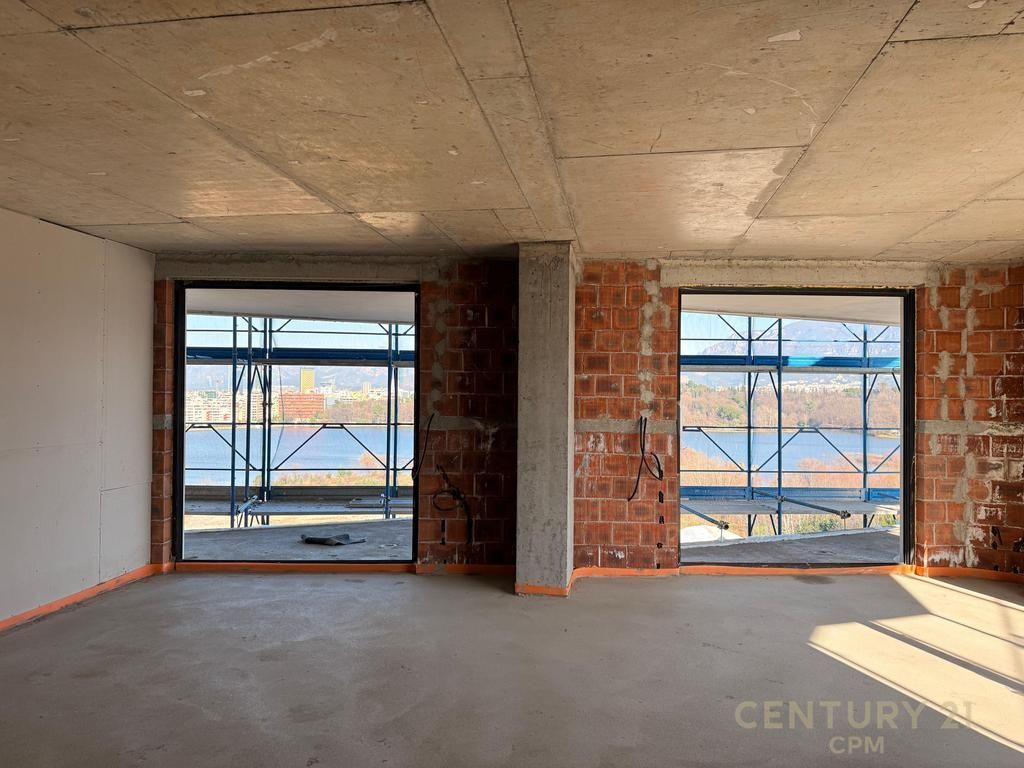 Apartment 2+1+2 with parking space for sale at Gradient Residence, in the Dry Lake area, Tirana, with a beautiful view of Tirana Lake. 🏡