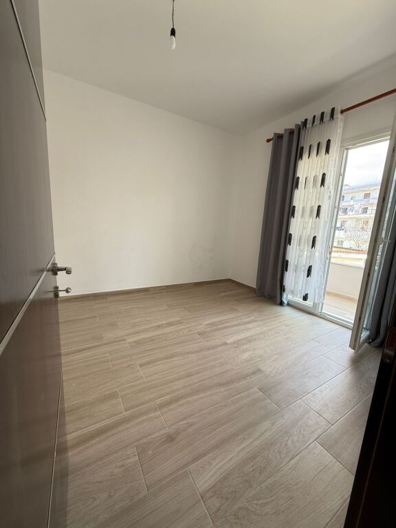 🏡 Jepet me Qira Apartament 3+1+2 në Shkozë !