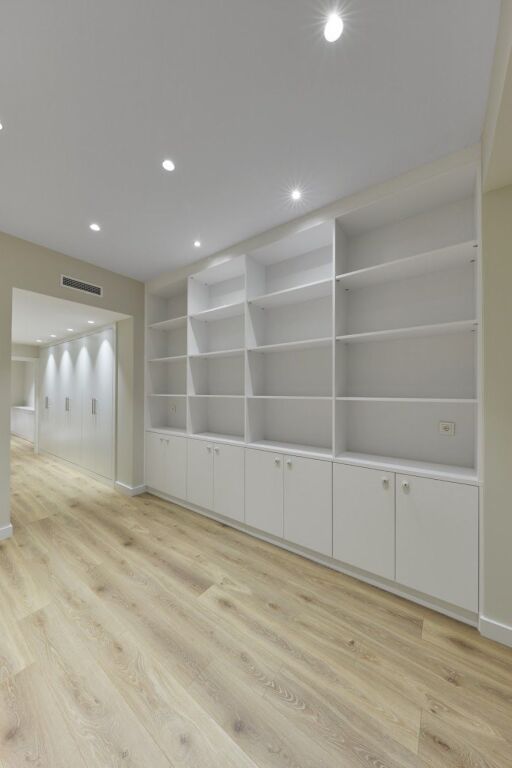 NEGOZIO IN AFFITTO 50 M2 VIA BARDHYL 75.000 LEKE