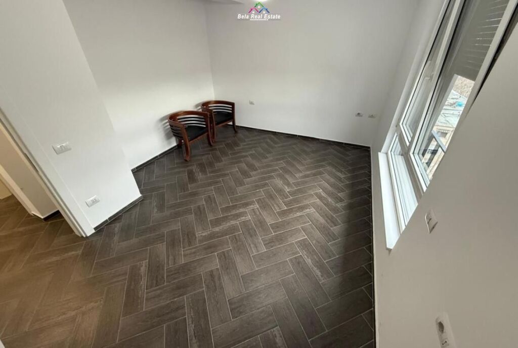 Zyre Me Qera tek Myslym Shyri (ID BZ2539) Tirane.