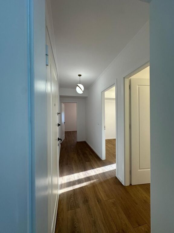 Shitet Apartament 2+1 me Hipoteke tek Rruga Kongresi i Manastirit tek Pallatet e Fratarit ne Astir