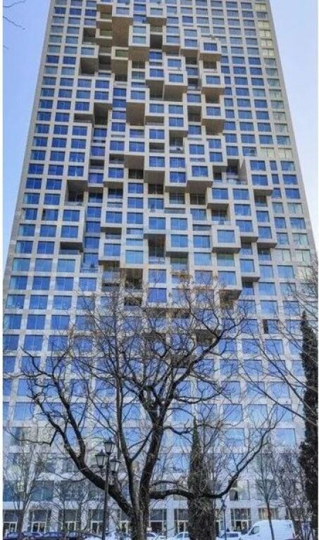 Qera, Ambient Open Space, Downtown One, Tiranë