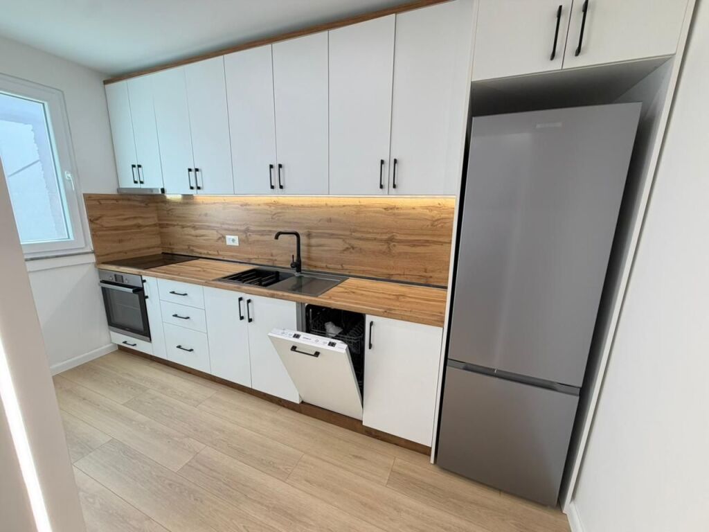 🏡 Shitet Apartament 1+1 – Super Investim📍 21 Dhjetori 💳 Mundësi blerje me kredi