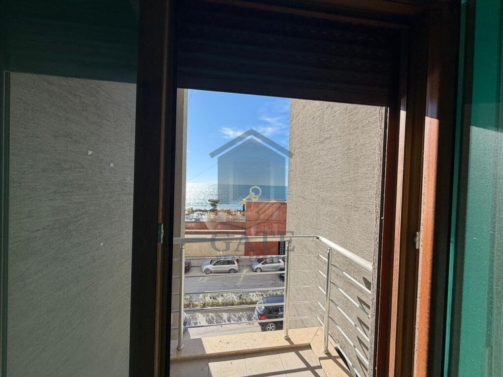 Jepet me qira apartament 2+1+depo+ garazh në zonën e Arrogostës, Currila.