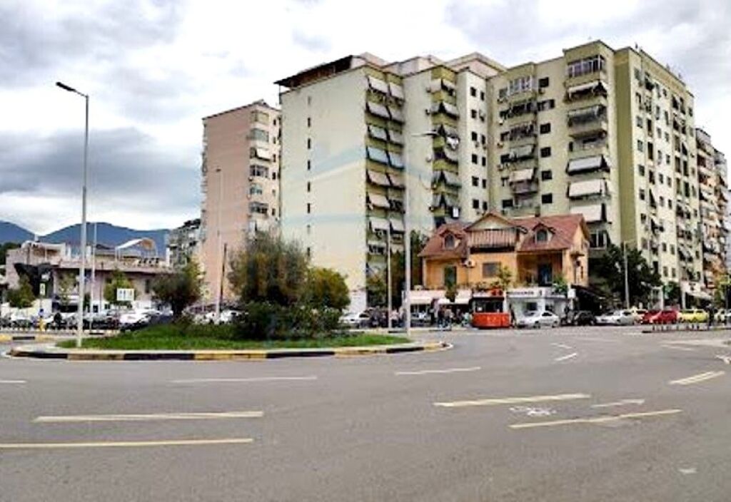 Rent, Business Premises, Commune of Paris, Tirana.