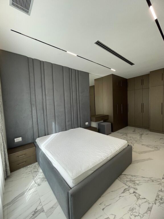 Apartment 2+1, Paris Commune!