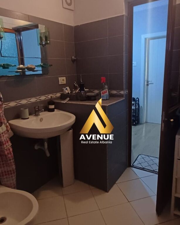Shitet Apartament 1+1 i Mobiluar Pranë Spitalit Ushtarak,Tiranë