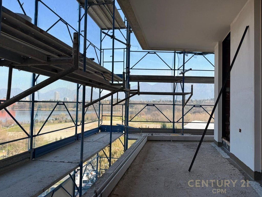 Apartment 2+1+2 with parking space for sale at Gradient Residence, in the Dry Lake area, Tirana, with a beautiful view of Tirana Lake. 🏡