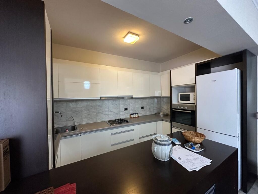 🏢Rruga e Elbasanit jepet me qera apartament ,2+1+2, i mobiluar.85,000Leke