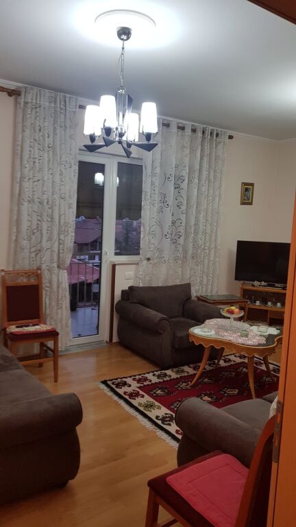 Apartament 1+1 me qera i mobiluar ne Ali Dem tek Bar Kritea
