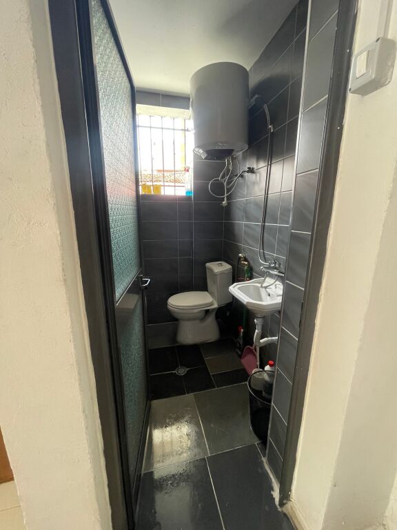 Monolocale in affitto con posto auto incluso, in Myslym Shyr 27.000 lek