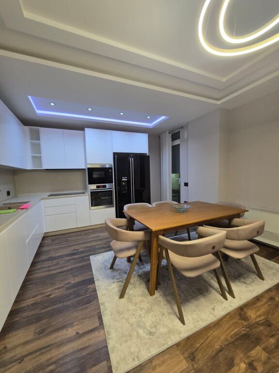 Shitet apartament tek ish Fusha