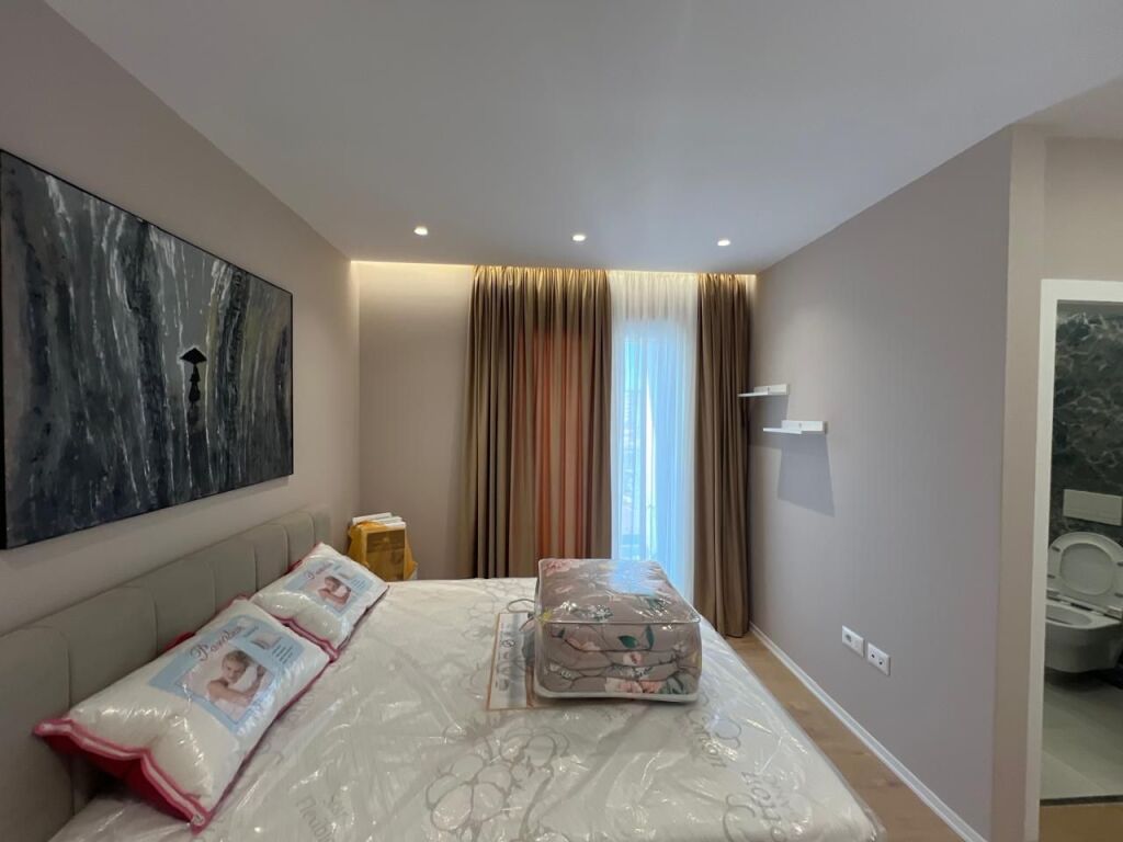 Apartament 2+1+2 plus post parkimi  me qira ne Rr.Jordan Misja tek Bulevardi i Ri