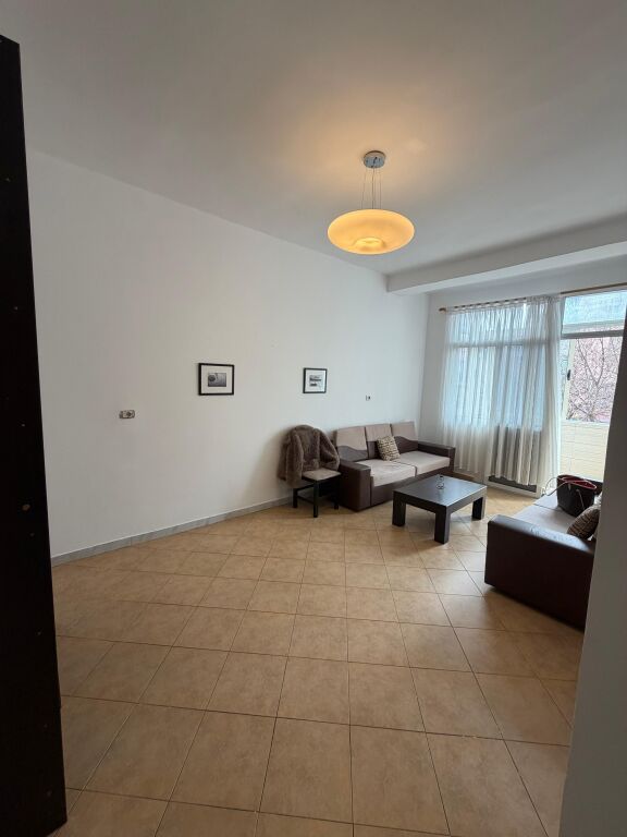 Apartament 2+1,Rruga e Durresit!