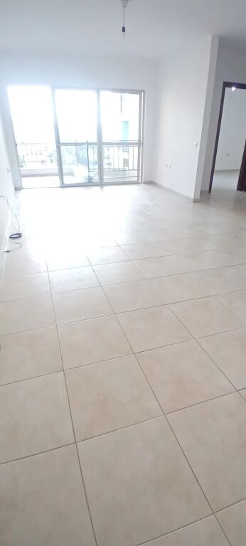 Appartamento 2+1 vuoto in affitto presso Fusha e Aviacionit.