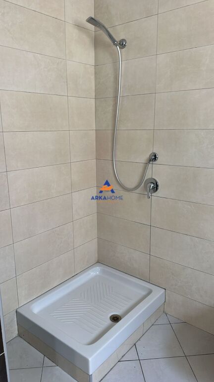 APPARTAMENTO IN AFFITTO 2+1+VERANDA "PALLATET CABEJ" 50000 LEKE (TRATTABILE SE ARREDATO) O 35000 LEKE (PARZIALMENTE ARREDATO)