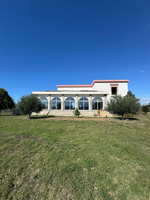 Shitet Kompleks i Projektuar per Agroturizem Sukth