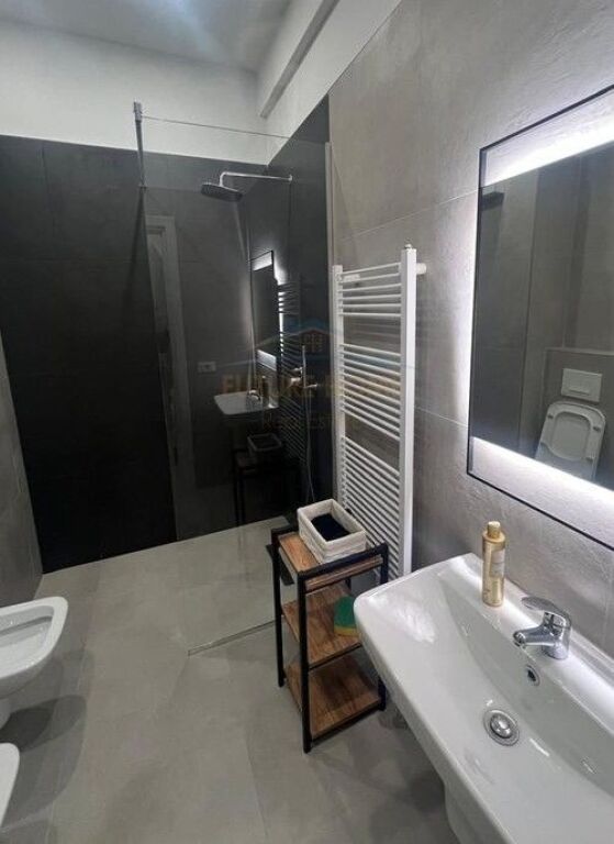 Affitto, Appartamento 2+1+2+Posto Auto, Ex Dogana, Tirana.