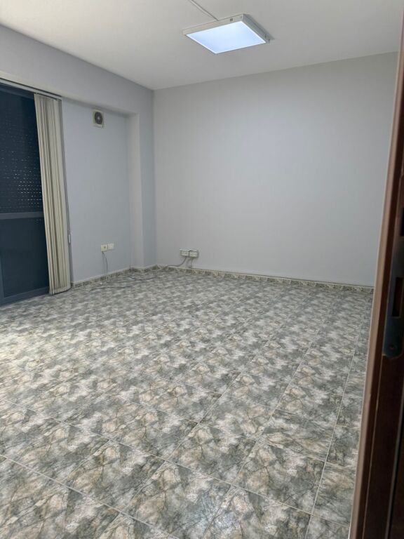 Zyre per qera te rruga Perla Rexhepi