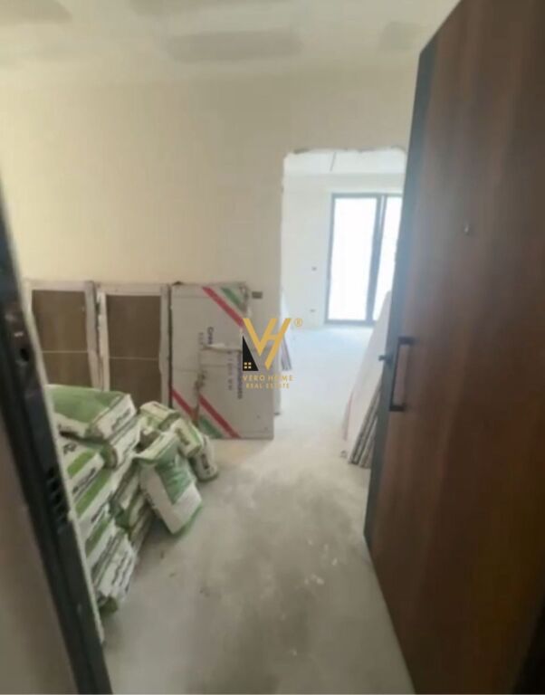 JEPET ZYRE 100 M2 ME QIRA TE RRUGA BOGDANEVE 120.000 LEKE