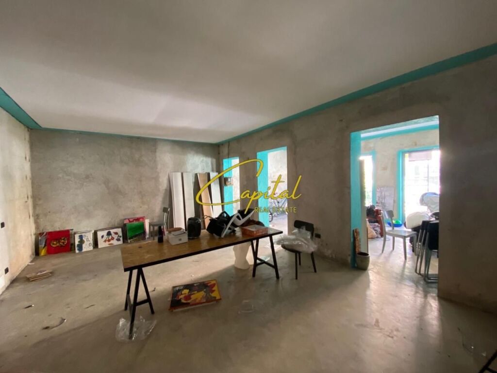 AMBIENTE COMMERCIALE IN AFFITTO 180 M2 EX BLOCCO 1.500 EURO