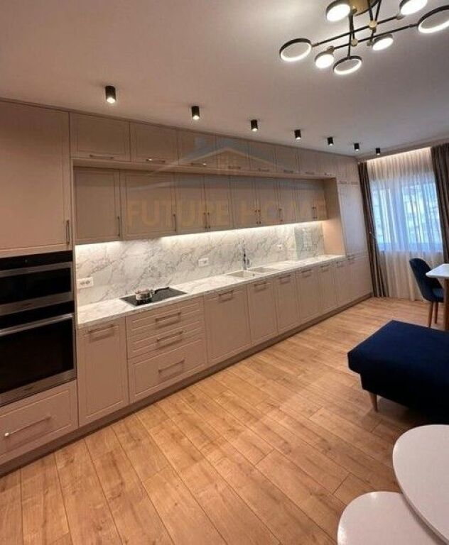 Affitto, 3+1+2+Posto auto, Stazione ferroviaria, Tirana.