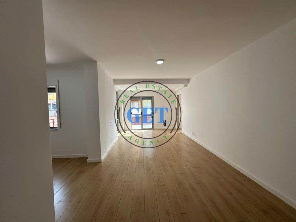 Appartamento 2+1 + Deposito in Vendita, Spiaggia Ferroviaria (vicino a EKA), Durrës