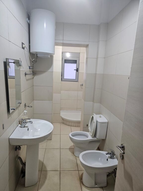 1+1,furnished at the Albanian post office Wilson square, 500 thousand lek negotiable