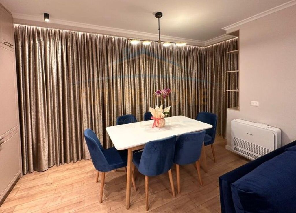 Affitto, 3+1+2+Posto auto, Stazione ferroviaria, Tirana.