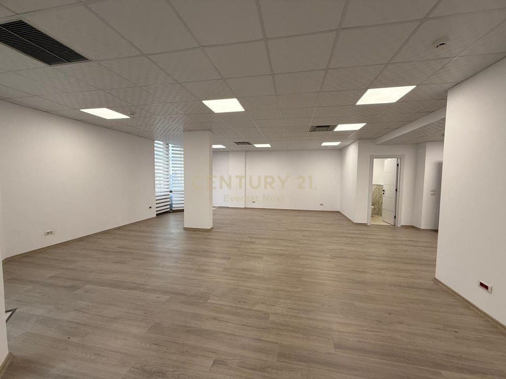 Jepet me Qira Ambient Komercial Tregu i Ri Elektrik