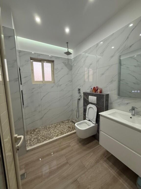 🏡 Jepet me Qira Apartament 3+1+2 në Shkozë !