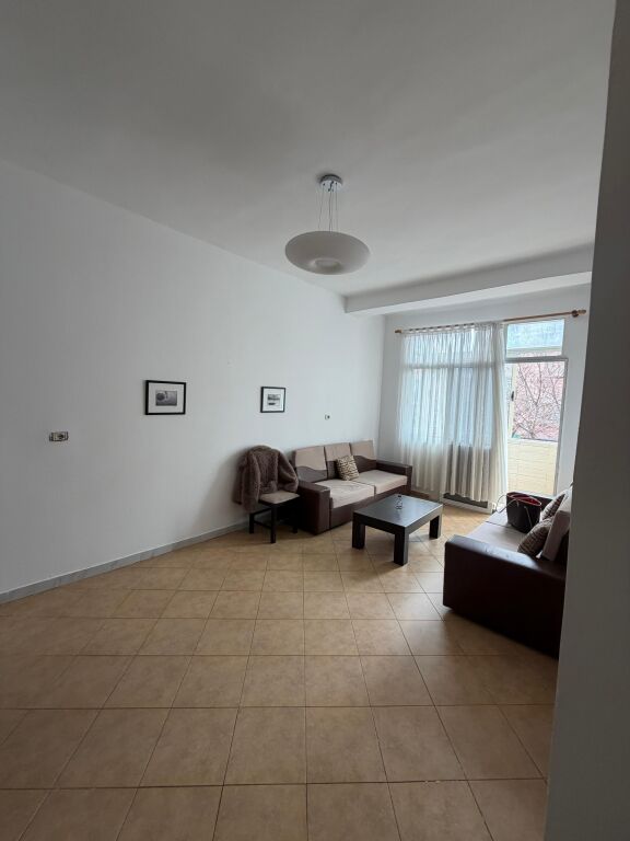 Apartament 2+1,Rruga e Durresit!