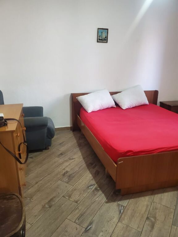 apartament me qira dy minuta nga Qendra