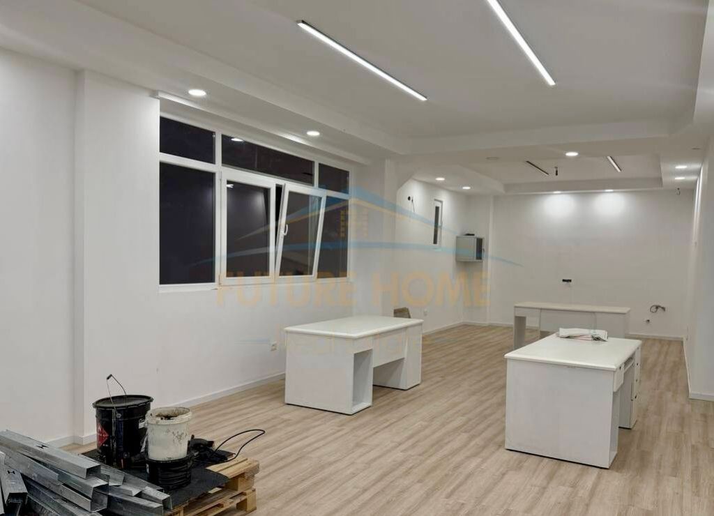 Qera, Ambient Biznesi, Rruga "Vllazen Huta", Brryli