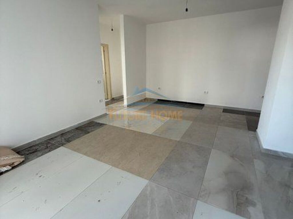 Shitet, Apartament 2+1+2, Casa Italia, Tirane.